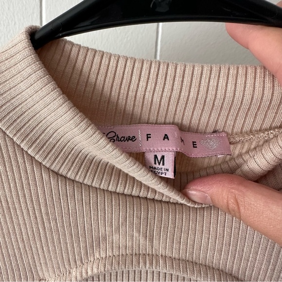 Fame brand tan ribbed knit cutout top, size medium - Picture 3 of 4